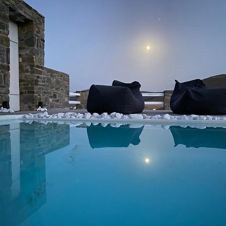 Parian White Luxury Apartments Парікія Екстер'єр фото