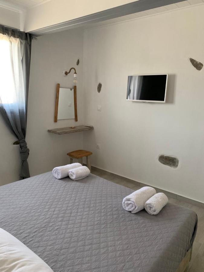 Parian White Luxury Apartments Парікія Екстер'єр фото
