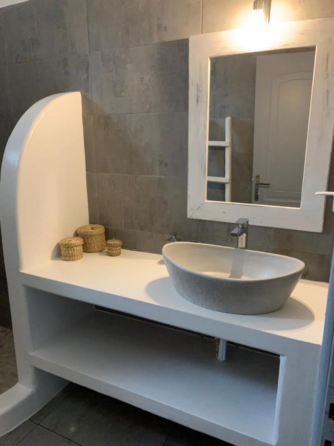Parian White Luxury Apartments Парікія Екстер'єр фото